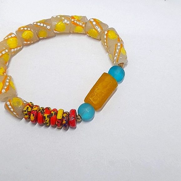 New handmade bracelet beaded - Picture 3 of 3
